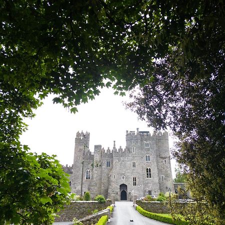 Kilkea Castle Hotel ภายนอก รูปภาพ