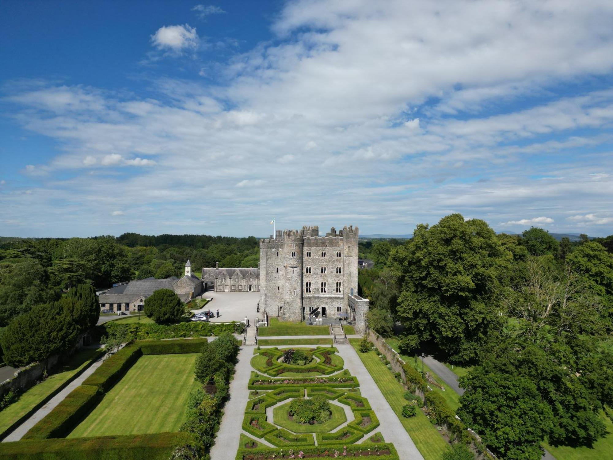 Kilkea Castle Hotel ภายนอก รูปภาพ