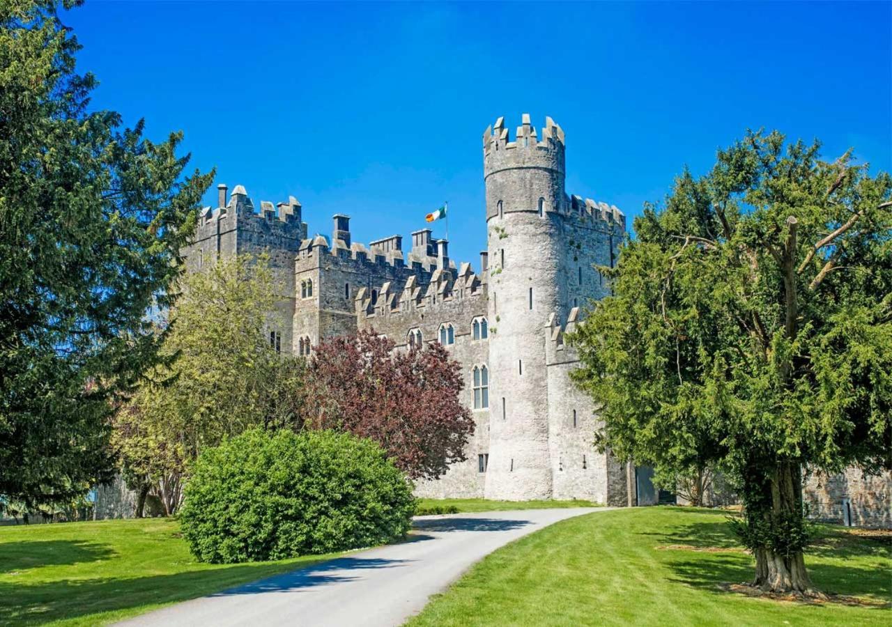 Kilkea Castle Hotel ภายนอก รูปภาพ